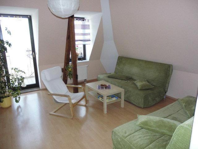 Sehr-Schoene-4-Raum-Maisonette-Fewo-Mit-110Qm-Balkon-Zentral-Preiswert-T7 Dresden Exterior foto